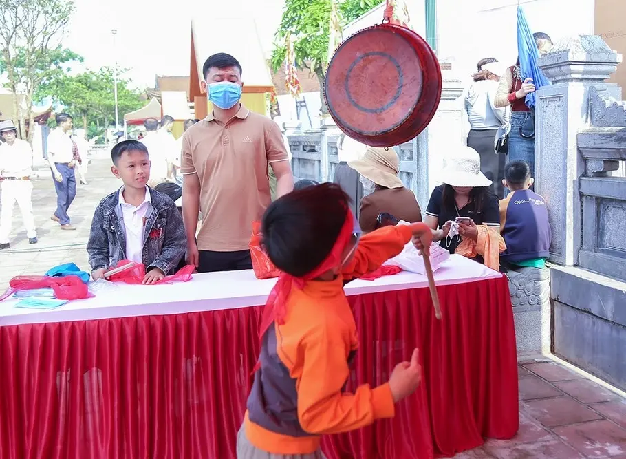 Bịt mắt đánh trống - Luật chơi và mẹo nghe tiếng cổ vũ chuẩn