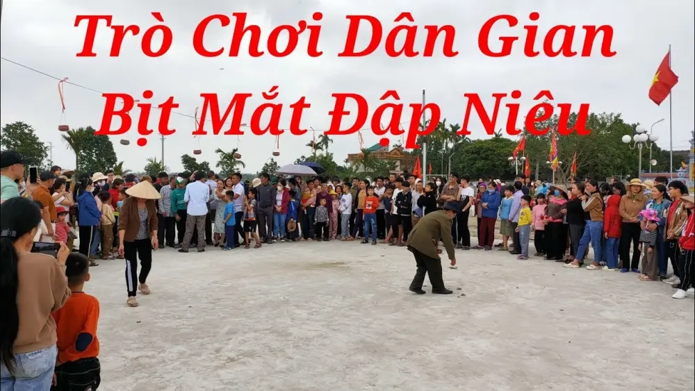 Bịt mắt đập niêu - Mẹo nghe tiếng cổ vũ đập trúng