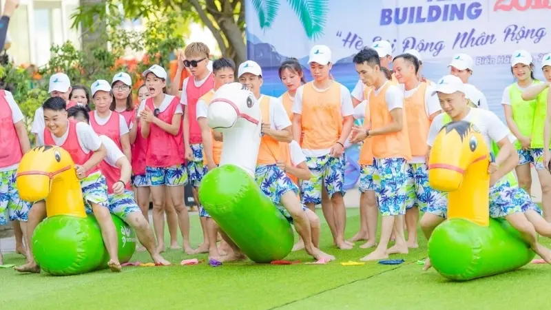 Đua thuyền trên cạn - Bí quyết thắng giải Team Building