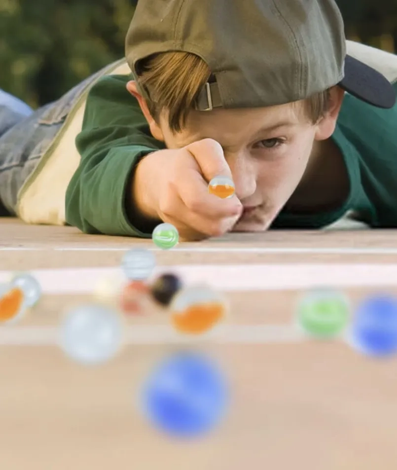 Hình ảnh viên bi thủy tinh trong veo đầy mê hoặc