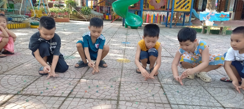 Cách chơi bắn bi dân gian đơn giản mà cuốn hút lạ kỳ