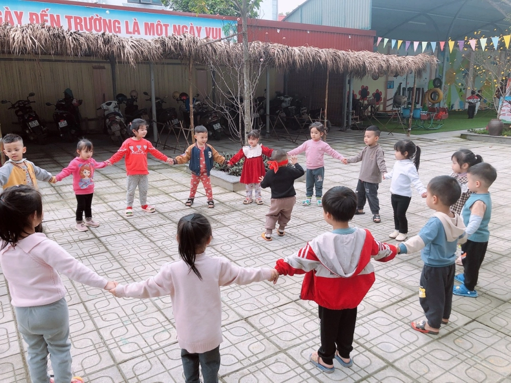 Cách chơi bịt mắt bắt dê đơn giản vui nhộn dễ tham gia