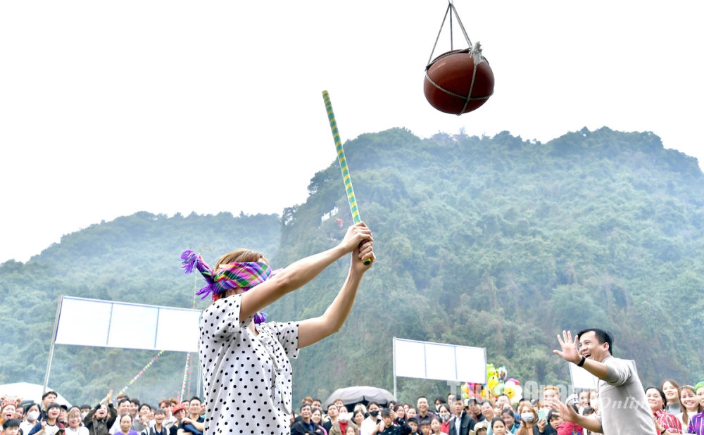 Các bước chuẩn bị kịch bản bịt mắt đập niêu vui nhộn giúp tăng tính hấp dẫn cho chương trình ngoại khóa