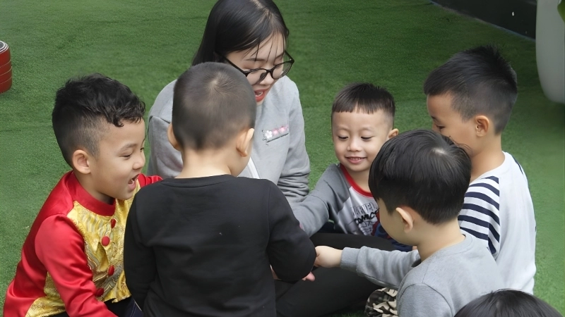 Giúp trẻ phát triển kỹ năng qua trò chơi dân gian chi chi chành chành