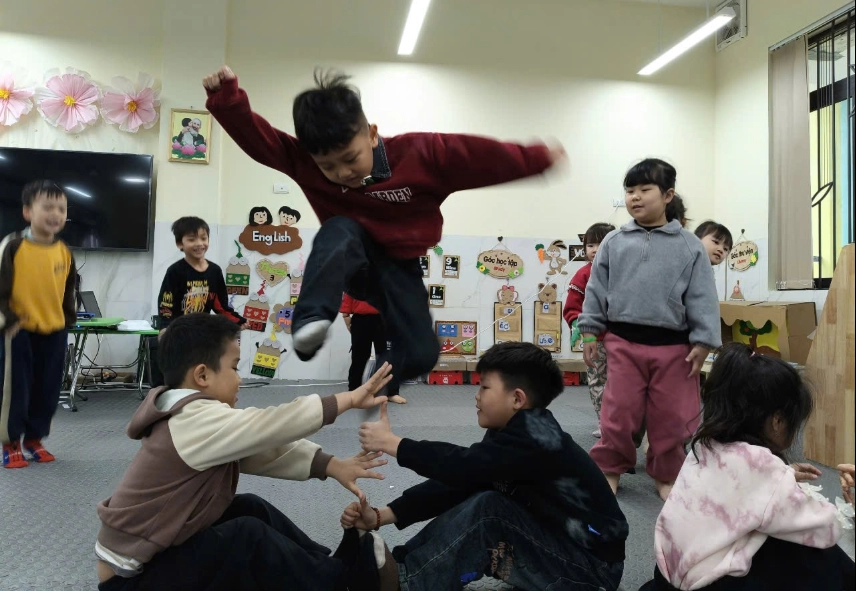 Đồng dao chồng nụ chồng hoa nhịp nhàng dễ nhớ