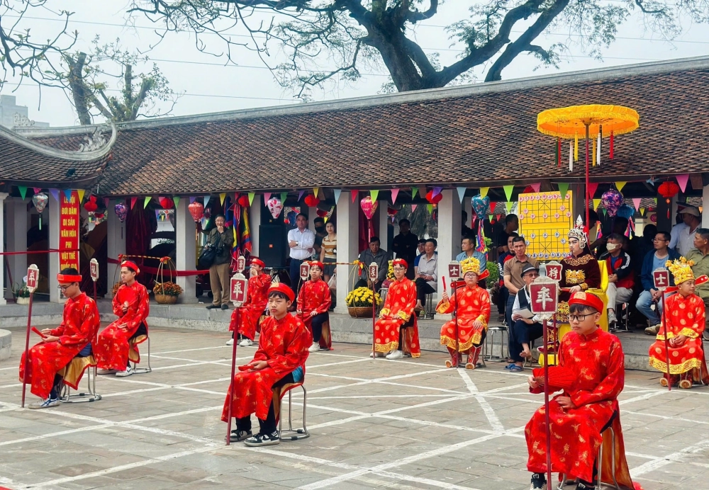 Hội thi cờ người thường diễn ra vào dịp lễ hội