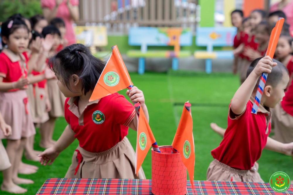 Ảnh chụp chơi cướp cờ ngoài trời đầy năng lượng