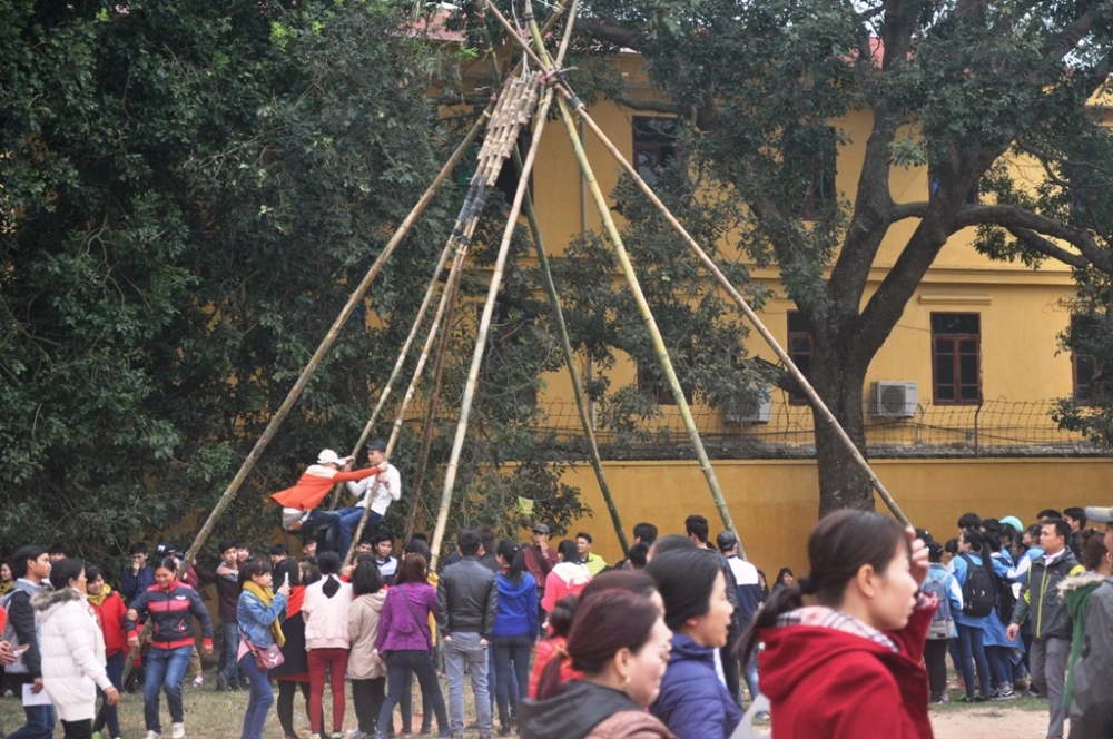 Trò chơi dân gian đánh đu mang đậm sắc màu truyền thống