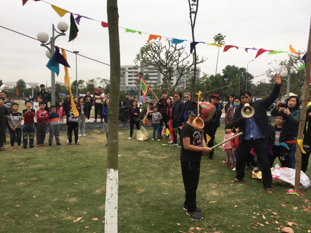 Lễ hội đập niêu đất thu hút đông đảo người xem