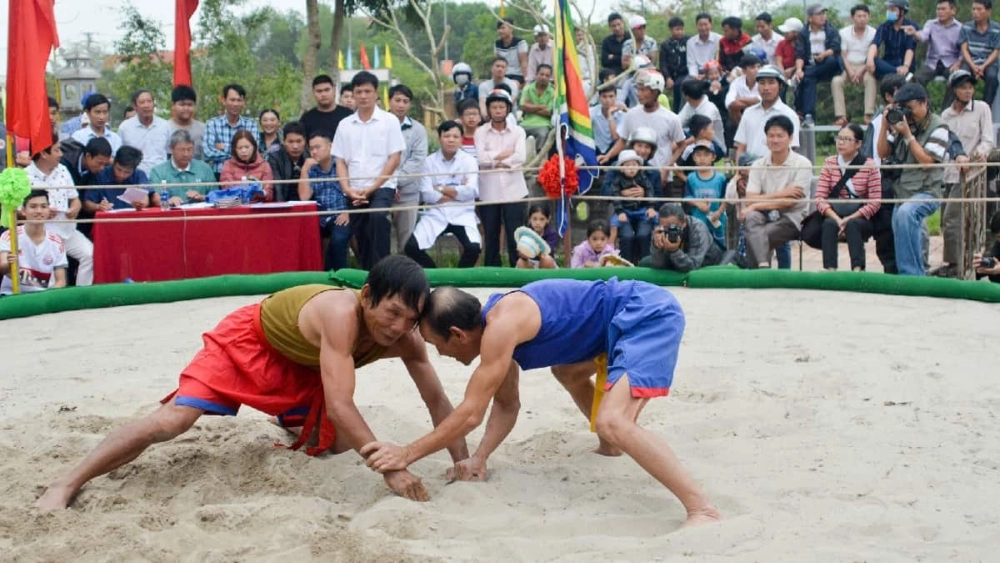 Hình ảnh thi đấu vật chuyên nghiệp đầy kịch tính