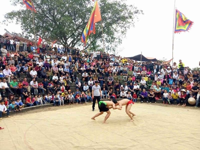 Hình ảnh đấu vật ghi lại khoảnh khắc tranh tài quyết liệt