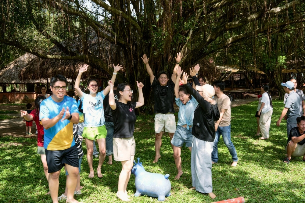 Khoảnh khắc đua thú nhún lầy lội nhất khi các thành viên bị ngã trên cát