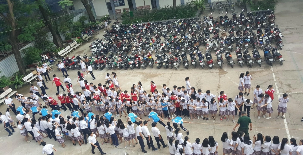 Một kịch bản kéo co ngược lầy lội khiến khán giả không thể nhịn cười khi theo dõi