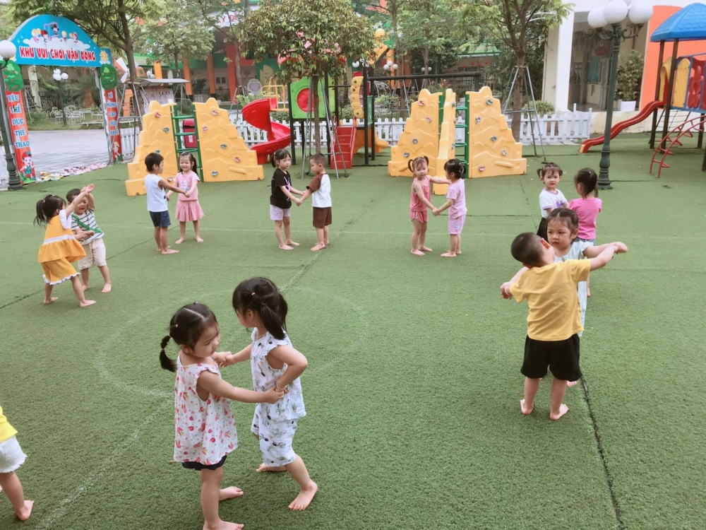 Lộn cầu vồng gợi nhớ tuổi thơ hồn nhiên