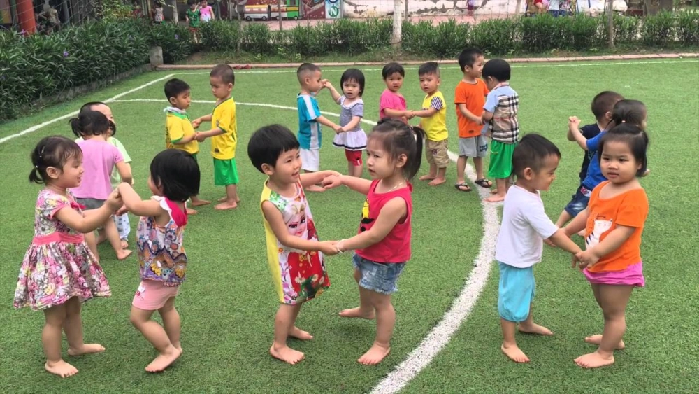 Cách chơi trò chơi lộn cầu vồng an toàn thú vị