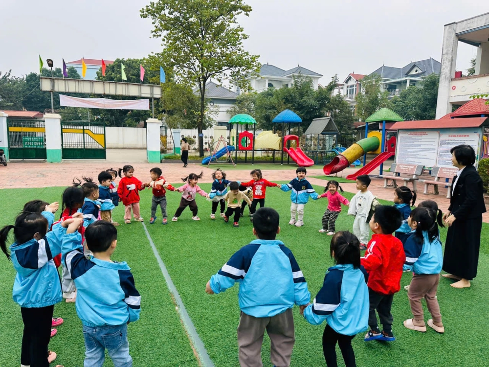 Trò chơi mèo đuổi chuột cho trẻ mầm non rèn phản xạ