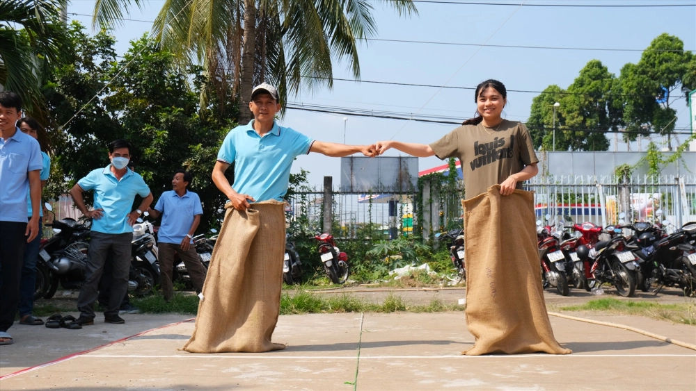 Cách chơi nhảy bao bố đơn giản dễ tham gia