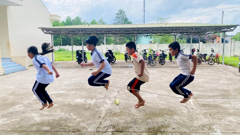 Hướng dẫn cách chơi nhảy dây dài chi tiết