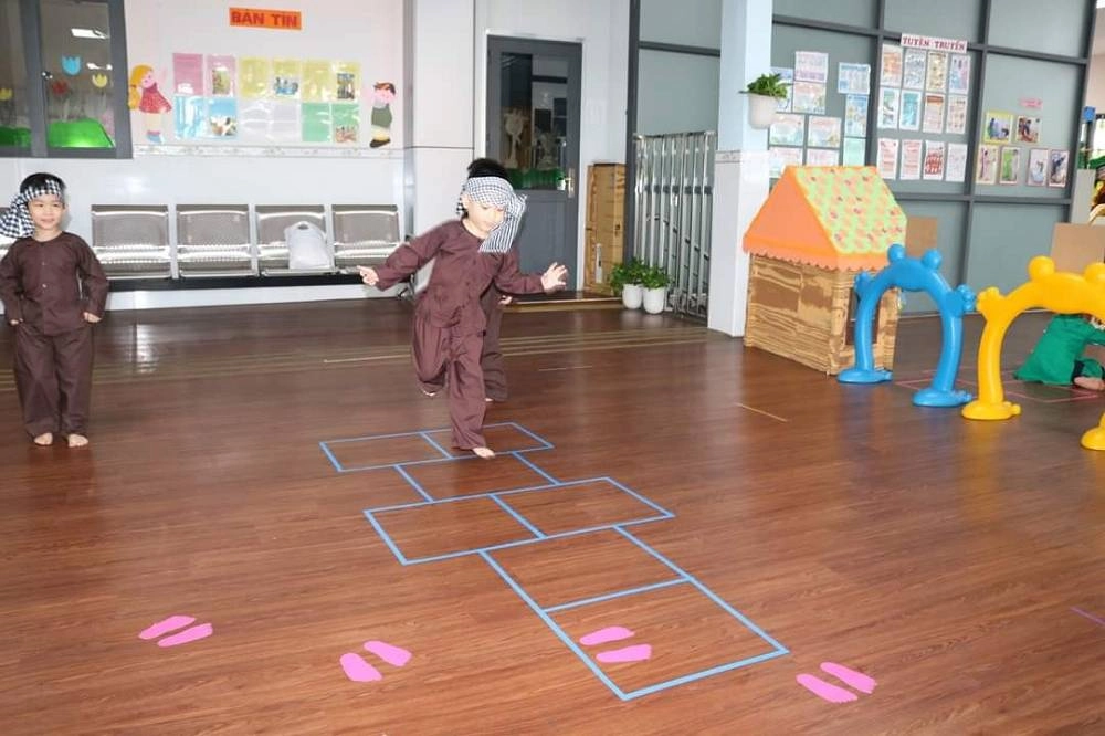 Trò chơi dân gian nhảy lò cò lưu giữ nét văn hóa xưa