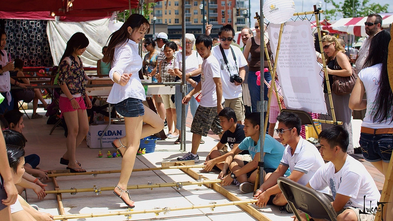 Hình ảnh nhảy sạp ghi lại khoảnh khắc sôi động