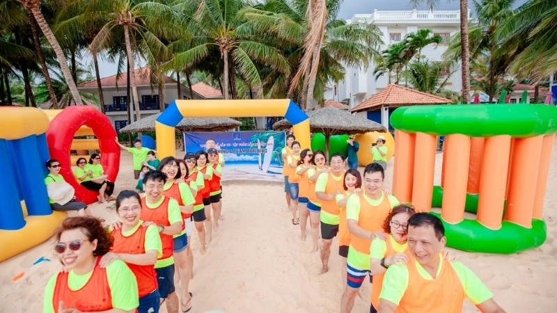 Khoảnh khắc cả nhóm cùng nhảy theo nhạc tik tok team building với những động tác đồng đều và đẹp mắt