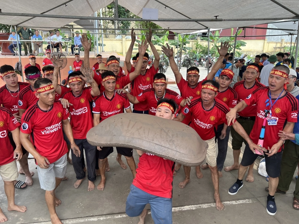 Cách chơi pháo đất thể hiện sức mạnh và kỹ thuật