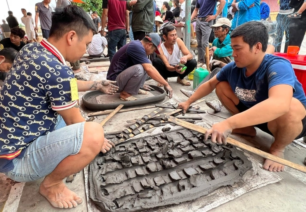 Trò chơi pháo đất sôi động mang đậm chất dân gian