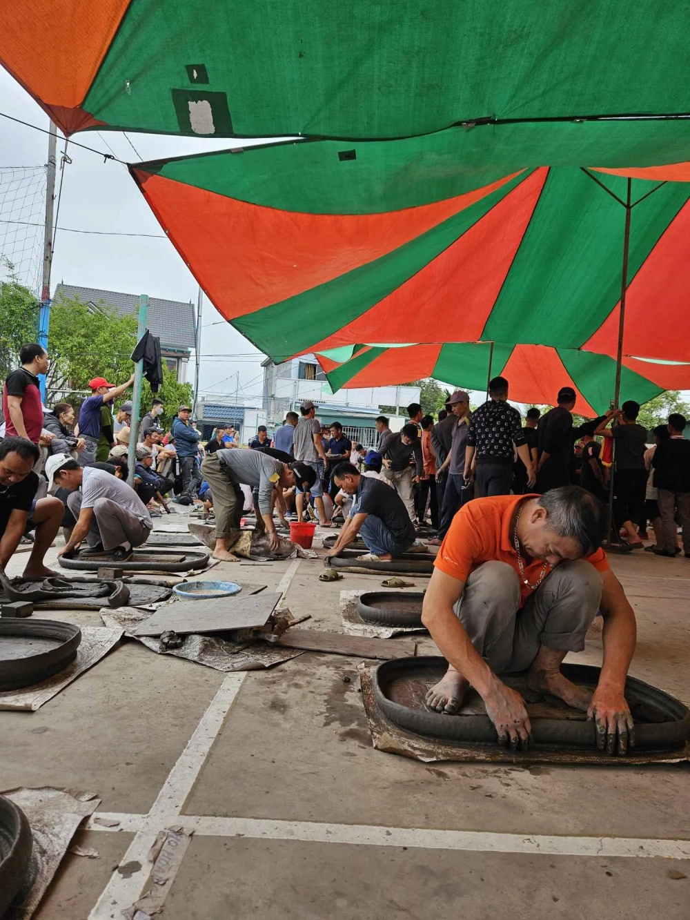 Trò chơi pháo đất mang đậm tinh thần thi đấu dân gian