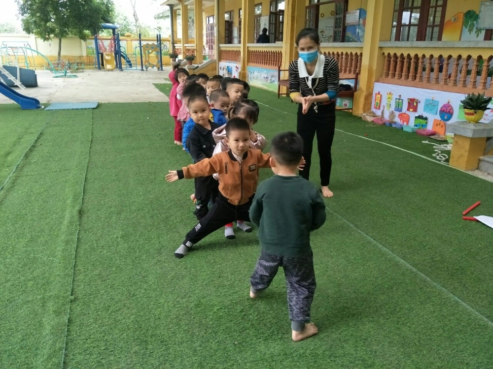 Trò chơi rông rắn lên mây rộn ràng tiếng cười