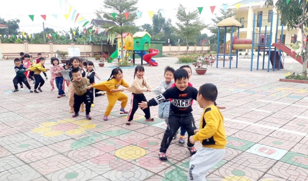 Chơi rồng rắn lên mây tạo không khí tập thể sôi nổi