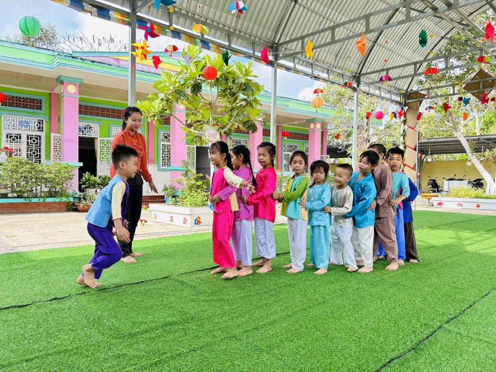 Trò chơi rồng rắn giúp trẻ vận động linh hoạt