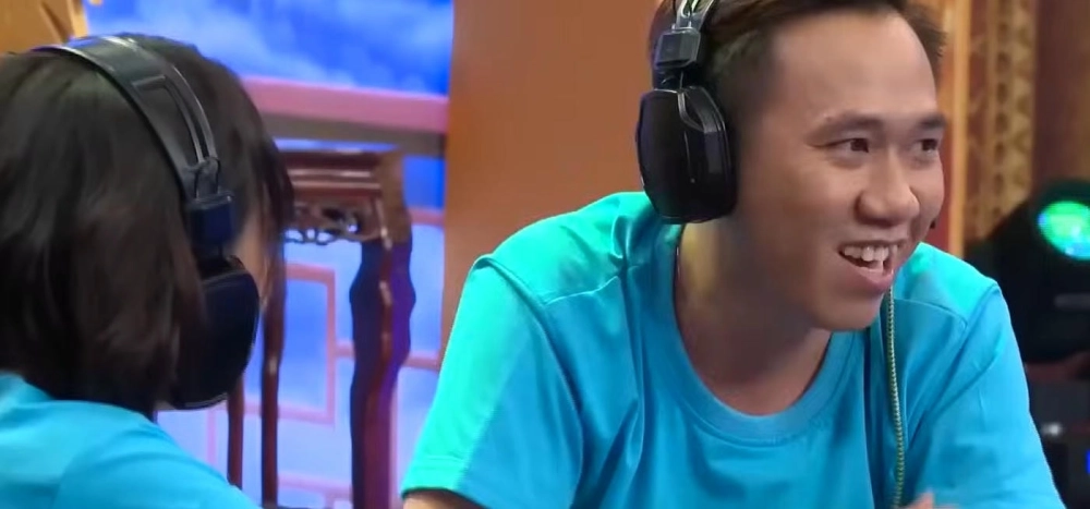 Hình ảnh nhóm chơi tam sao thất bản bùng nổ tiếng cười trong buổi tiệc