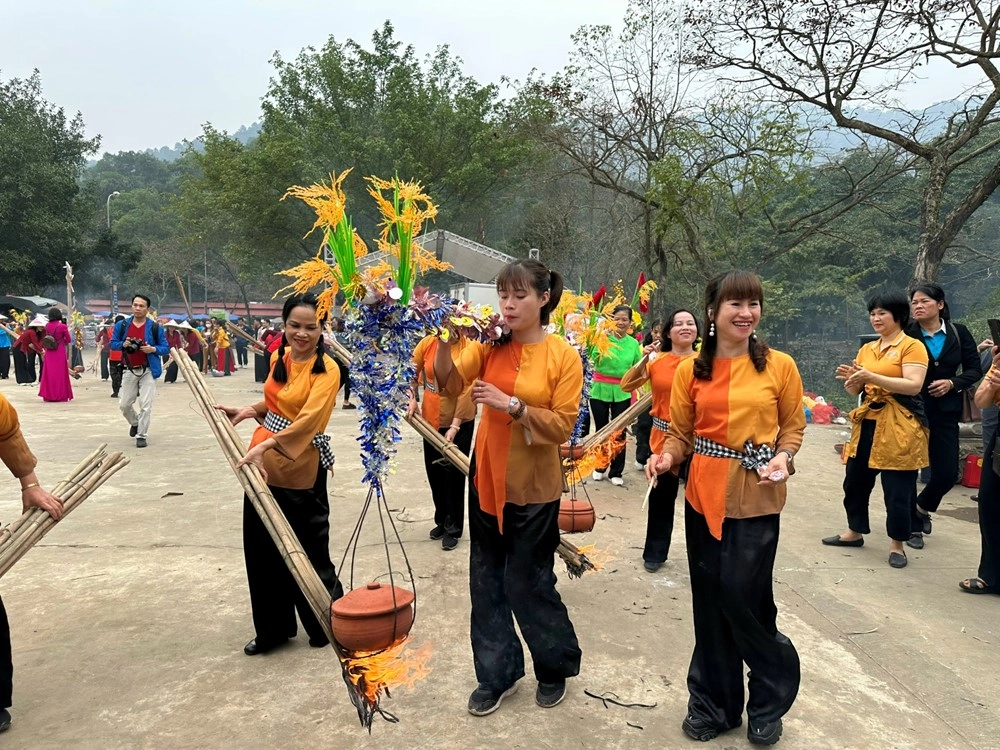 Thổi cơm thi mang không khí hội làng sôi nổi vui nhộn