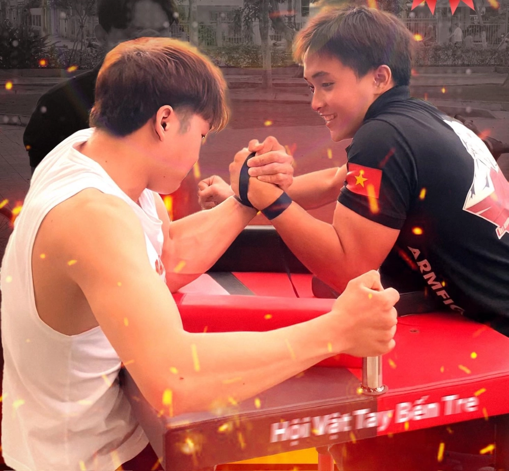 Bàn vật tay chắc chắn hỗ trợ thi đấu an toàn