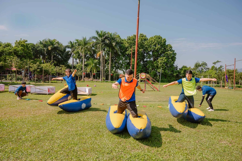 Những khoảnh khắc lăn xả hết mình của người chơi khi vượt qua vũng bùn trơn trượt