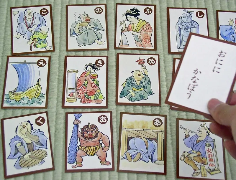 Bộ bài Karuta Nhật Bản với thiết kế tinh tế cổ điển