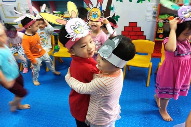 Trò chơi giúp trẻ gắn kết là cáo và thỏ tập thể