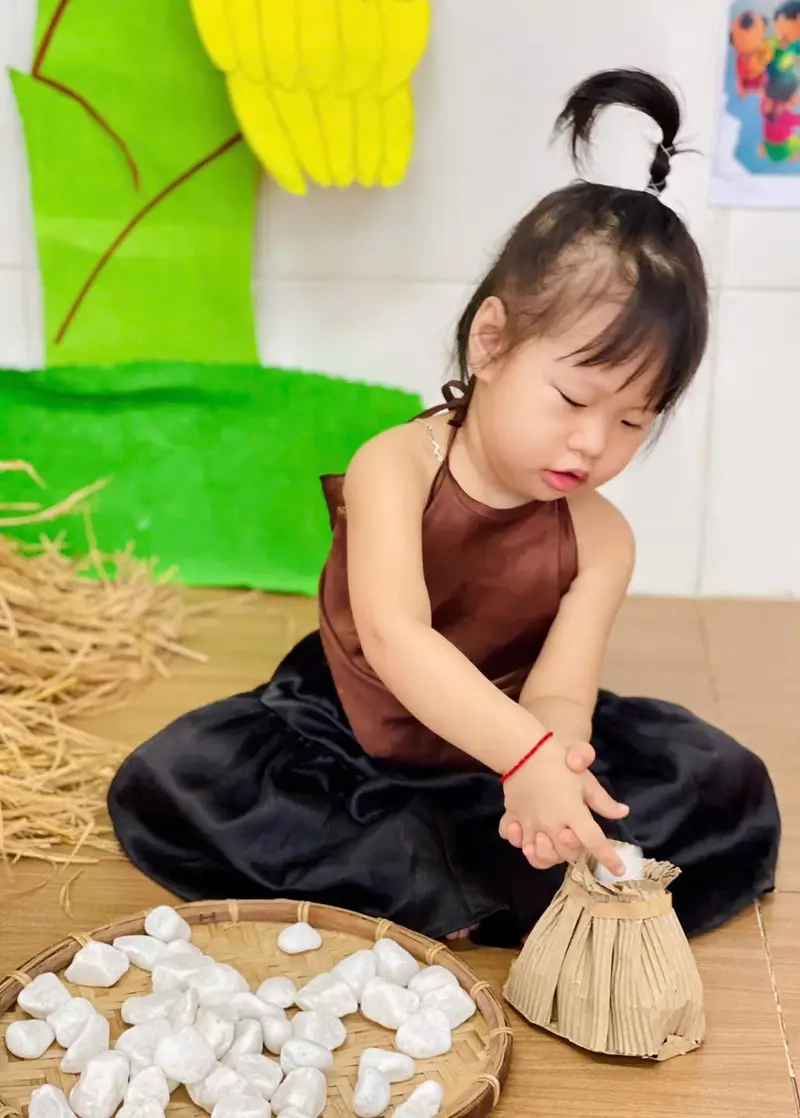 Trò chơi Cắp cua bỏ giỏ vận động rèn kỹ năng phản xạ