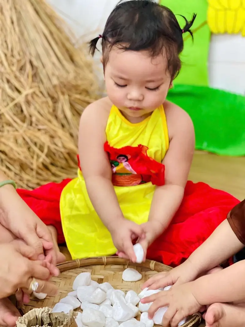 Trò chơi Cắp cua bỏ giỏ tập thể tăng tinh thần đồng đội