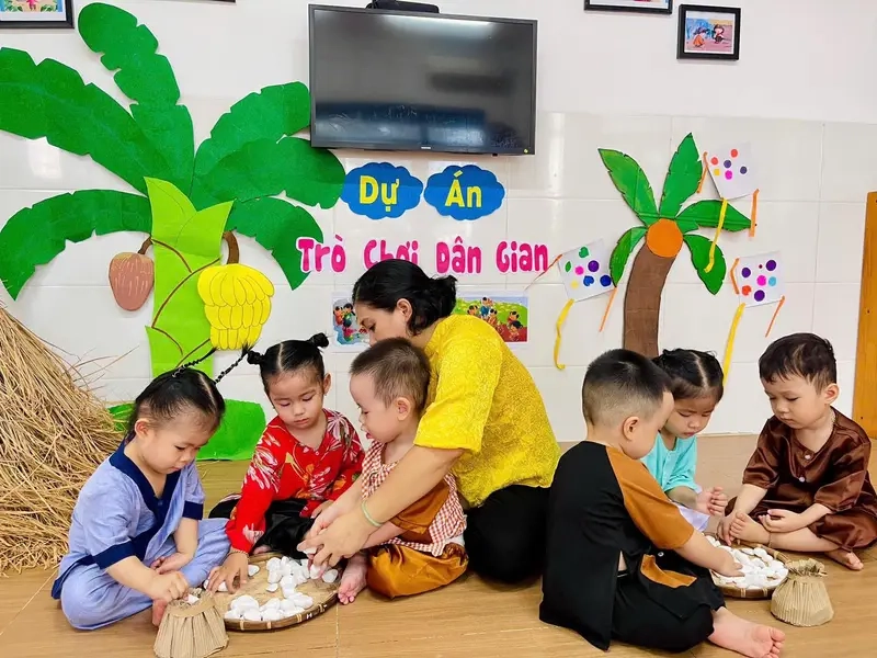 Trò chơi Cắp cua bỏ giỏ ngày hội mang niềm vui cho trẻ