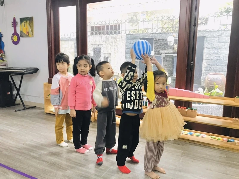 Gợi ý chuyền bóng qua đầu mầm non phù hợp lứa tuổi