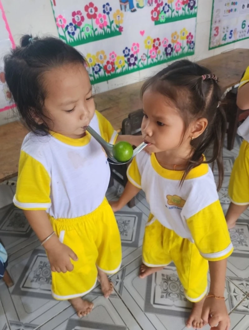 Giải pháp vận động nhẹ nhàng cho lớp học với trò chơi chuyền chanh