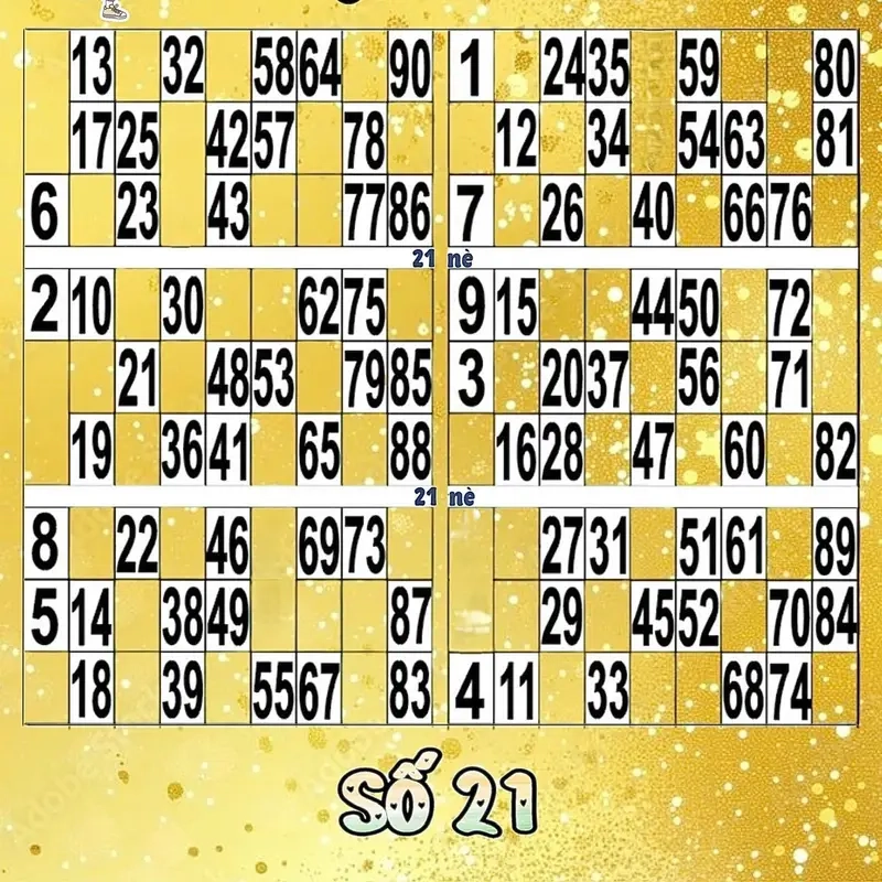 Gia đình quây quần chơi cờ Loto gia đình ấm áp vui vẻ