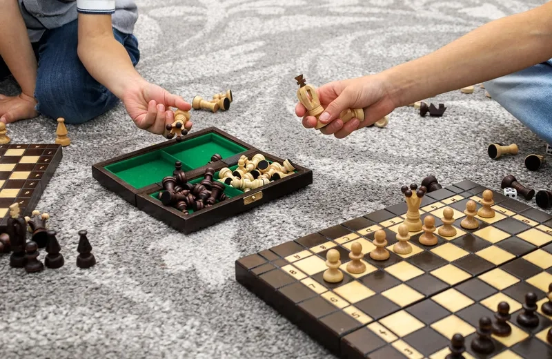 Đọc cẩm nang cờ vua rất bổ ích