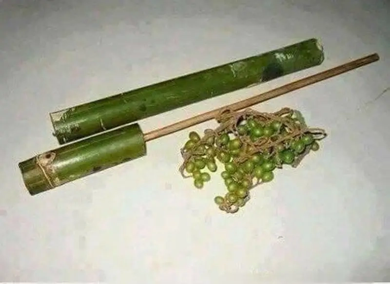 Vũ khí tự chế thay thế súng thật tạo sự đặc sắc