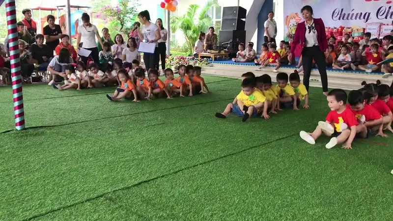 Đua thuyền trên cạn phổ biến tại khu vui chơi