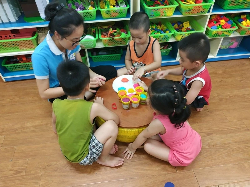 Rèn tay mắt hiệu quả qua nặn đất sét phát triển vận động tinh