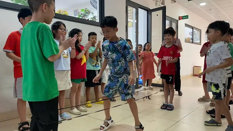 Nhảy dây chun tăng cường phối hợp tay chân