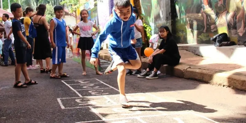 Hoạt động Nhảy Lò Cò Nâng Cao tăng cường thể lực