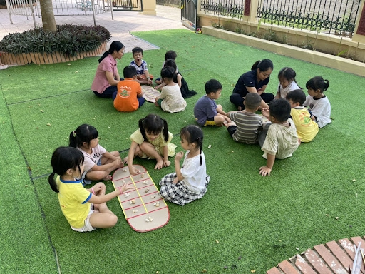 Cách chơi ô ăn quan phát triển tư duy trẻ nhỏ